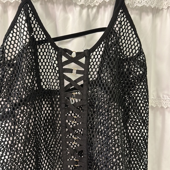 Edgy black mesh cover up - Picture 5 of 6